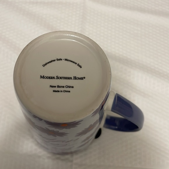 Modern Southern Home New Bone China Latte Mug with Lid - Picture 5 of 7